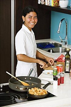 找個(gè)住家保姆多少錢(qián)？揭秘住家保姆的費(fèi)用及選擇技巧