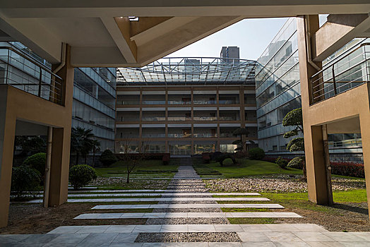 深圳月嫂收入揭秘：如何通過這項職業實現高薪夢想