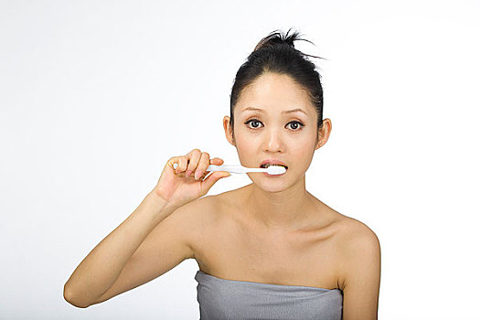 女傭多少錢(qián)一個(gè)月？揭秘家庭助理服務(wù)的價(jià)格與價(jià)值