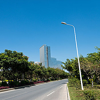 如何選擇保姆和鐘點(diǎn)工？你應(yīng)該了解的費(fèi)用和選擇指南