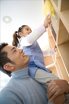 接上海孩子保姆多少錢？揭秘上海家政服務(wù)的市場價與選擇秘訣