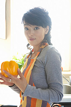照顧病人保姆多少錢一月？專業(yè)護(hù)理服務(wù)價(jià)格揭秘
