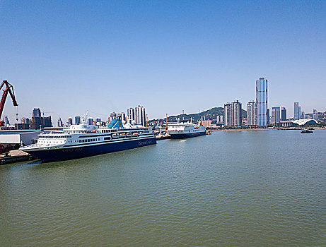 上海保姆多少錢(qián)一個(gè)月？揭秘上海家庭保姆服務(wù)的費(fèi)用與選擇