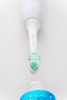癱瘓老人雇保姆多少錢(qián)？讓您了解最新的費(fèi)用和選擇