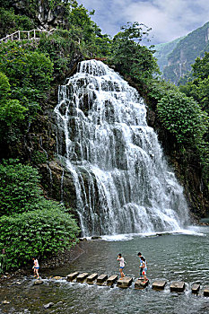 上海帶小孩一年多少錢(qián)？預(yù)算不容忽視，來(lái)看看這些開(kāi)銷(xiāo)！