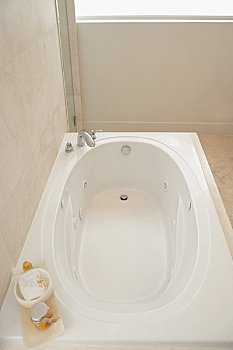 上海家政服務(wù)工資多少錢？揭秘高薪家政行業(yè)的未來潛力