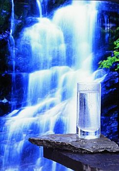 金剛川電影的票價(jià)是多少？揭秘最受歡迎電影背后的價(jià)格秘密
