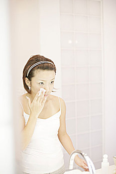 南京保姆多少錢一小時(shí)？揭秘南京家庭服務(wù)市場(chǎng)的真實(shí)行情