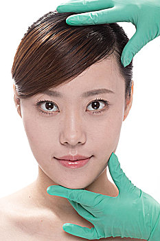 西安家政一月工資多少？揭秘西安家政行業的薪資現狀與趨勢