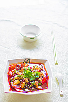 上海燒飯阿姨一月多少錢？揭秘上海家庭燒飯阿姨的收入與生活