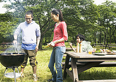 北京年底給保姆多少？揭秘2025年保姆行業(yè)收入新趨勢