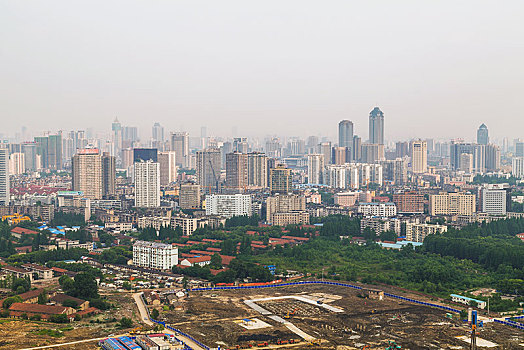 《李煥英投資多少億？揭秘她背后的商業帝國》