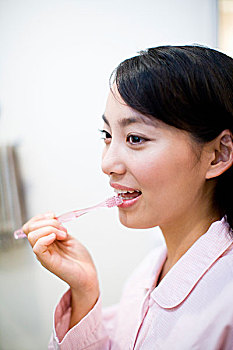 做一次飯保姆多少錢？揭秘廚房背后的真相