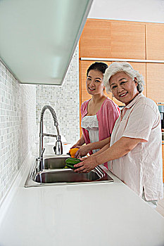 濟(jì)南白天保姆多少錢？讓你了解專業(yè)保姆服務(wù)的價(jià)格與選擇