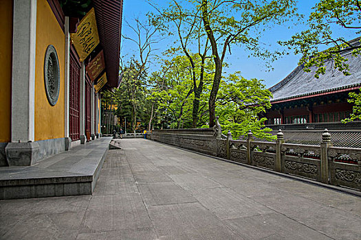 江寧月嫂多少錢一個月？了解月嫂服務價格，選擇最適合您的家庭