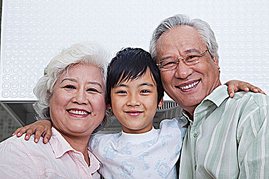 成都找帶孩子保姆多少錢？詳解市場價格與選擇指南