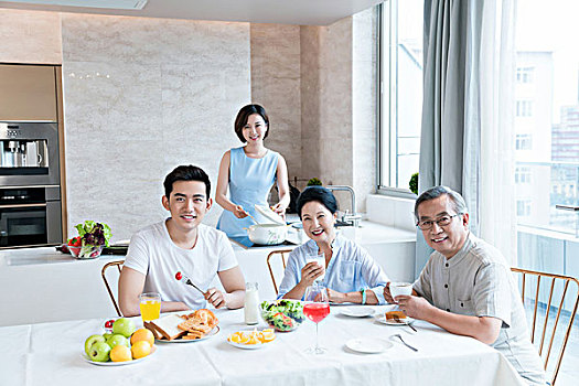 北京家教式保姆多少錢(qián)？選擇高質(zhì)量家教式保姆的價(jià)值與優(yōu)勢(shì)
