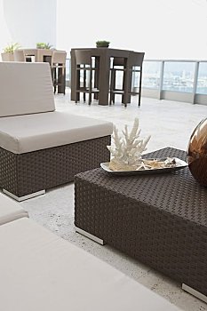 找個(gè)護(hù)工多少錢一天？為家人提供關(guān)愛(ài)，護(hù)工服務(wù)費(fèi)用全面解析