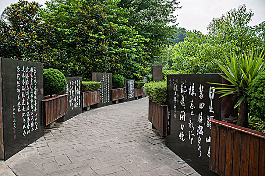 威海培訓(xùn)保姆多少錢？揭秘威海地區(qū)保姆培訓(xùn)市場(chǎng)價(jià)格