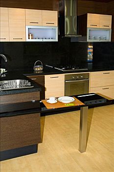 廣州不住家保姆多少錢？了解廣州家庭保姆市場價格與服務(wù)詳情