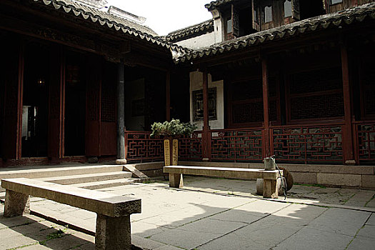 深圳的保姆多少錢？了解深圳家庭服務(wù)行業(yè)的價(jià)格與選擇
