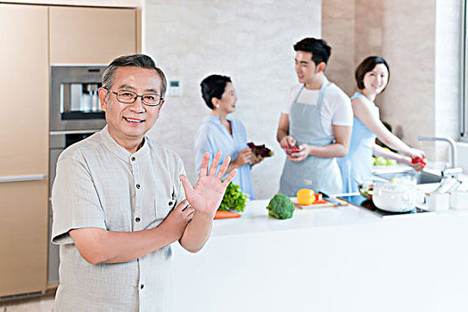 《唐人街探案》系列總耗資揭秘：驚人的制作投入與背后的商機(jī)