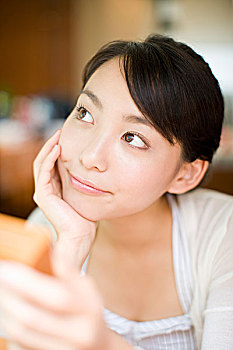 南昌保姆一般多少錢？如何選擇合適的保姆服務(wù)？