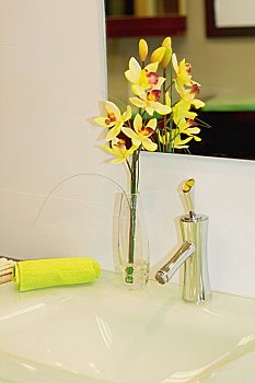現(xiàn)在一個(gè)住家保姆多少錢？了解保姆市場的真實(shí)價(jià)格和選擇指南