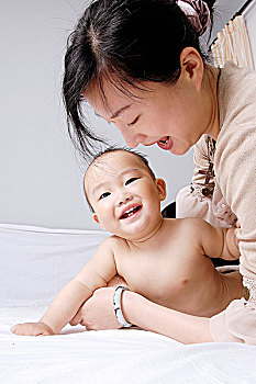 禹城家政保姆多少錢？如何選擇合適的保姆服務(wù)？