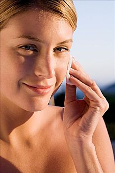 深圳寶安保姆底薪多少？了解深圳保姆行業的薪資水平與發展趨勢