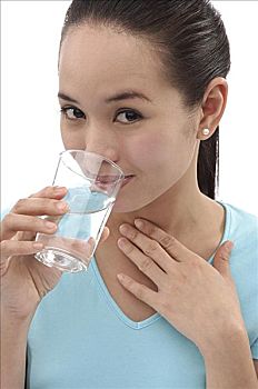 西安住家老人保姆多少錢？讓我們一起了解護(hù)理市場(chǎng)現(xiàn)狀