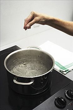 廣東保姆月多少錢？讓您輕松找到合適的保姆服務