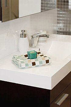 大連找個住家保姆多少錢？家庭保姆服務費用全解析！